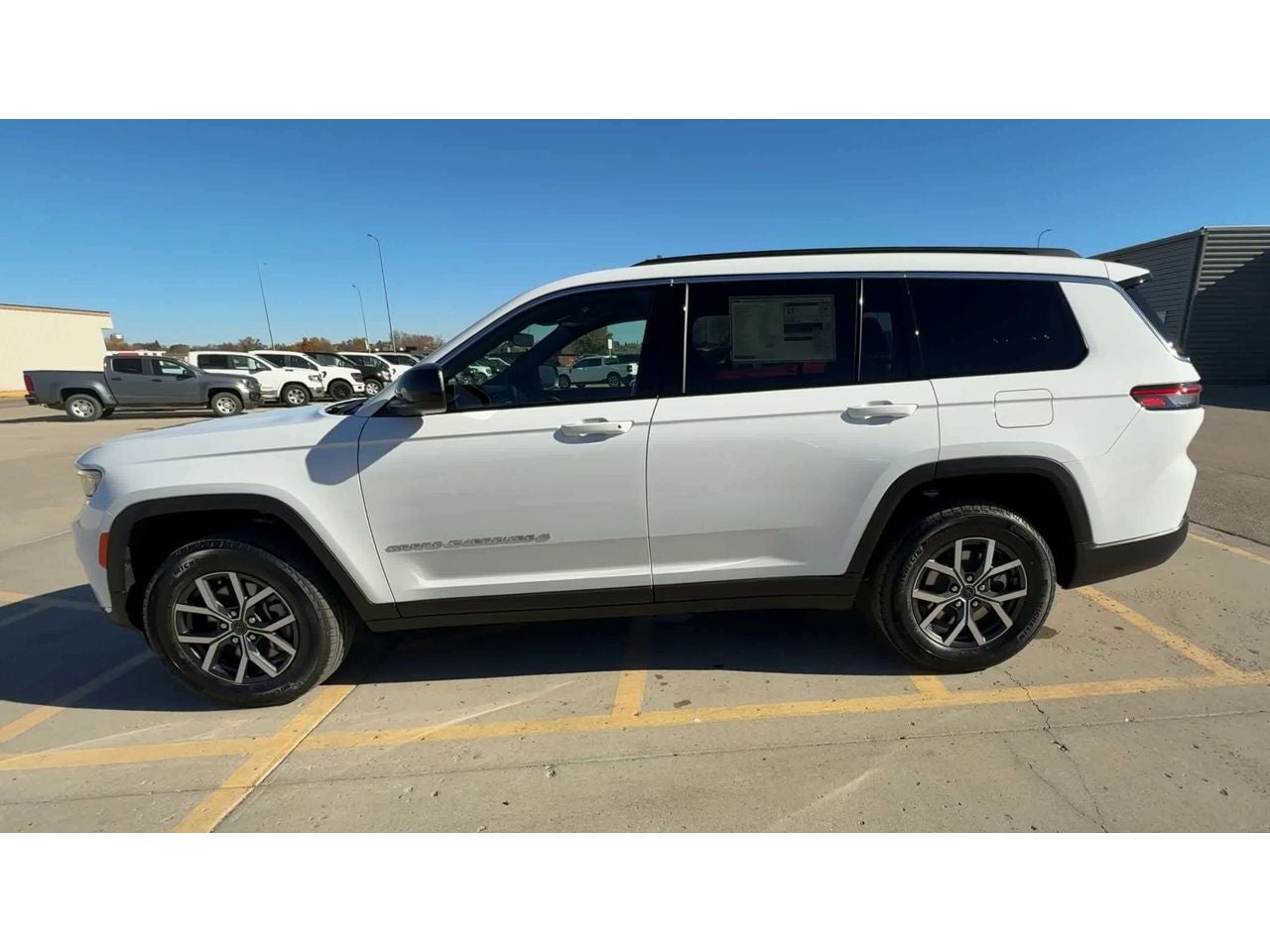 2027 Jeep Grand Cherokee GRAND CHEROKEE L LAREDO X 4X4