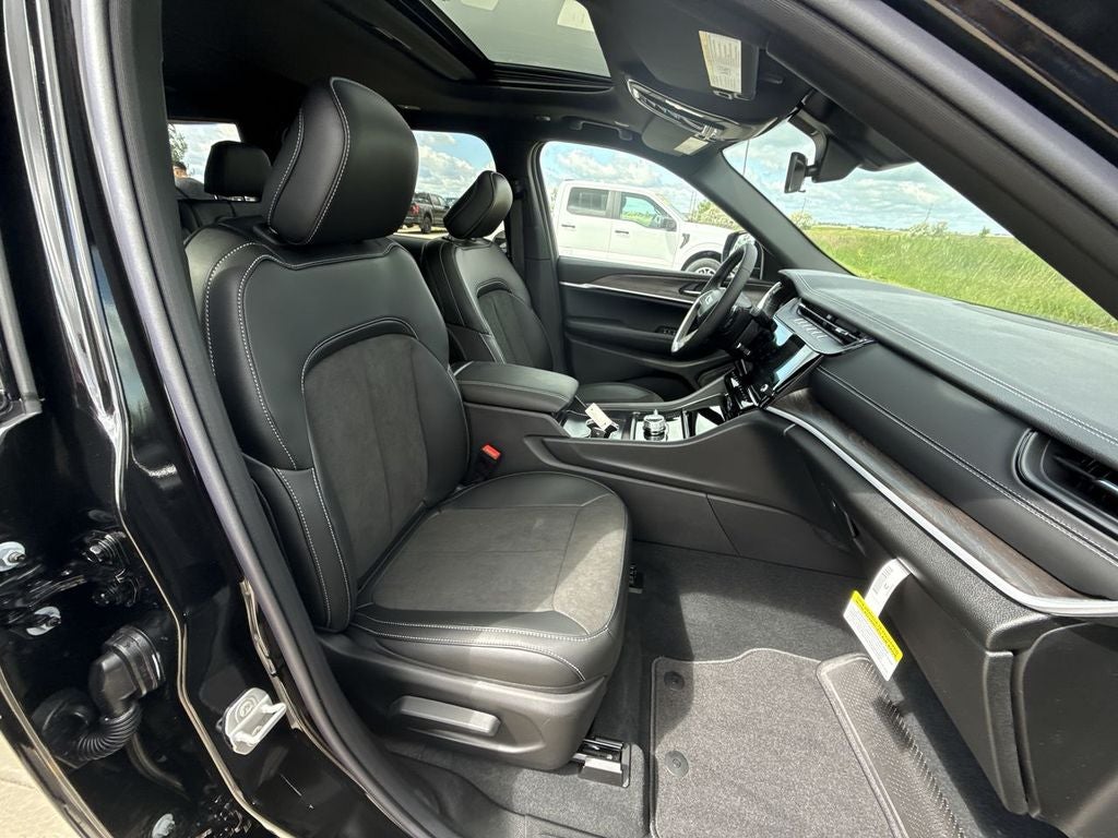 2026 Jeep Grand Cherokee GRAND CHEROKEE L LAREDO ALTITUDE 4X4