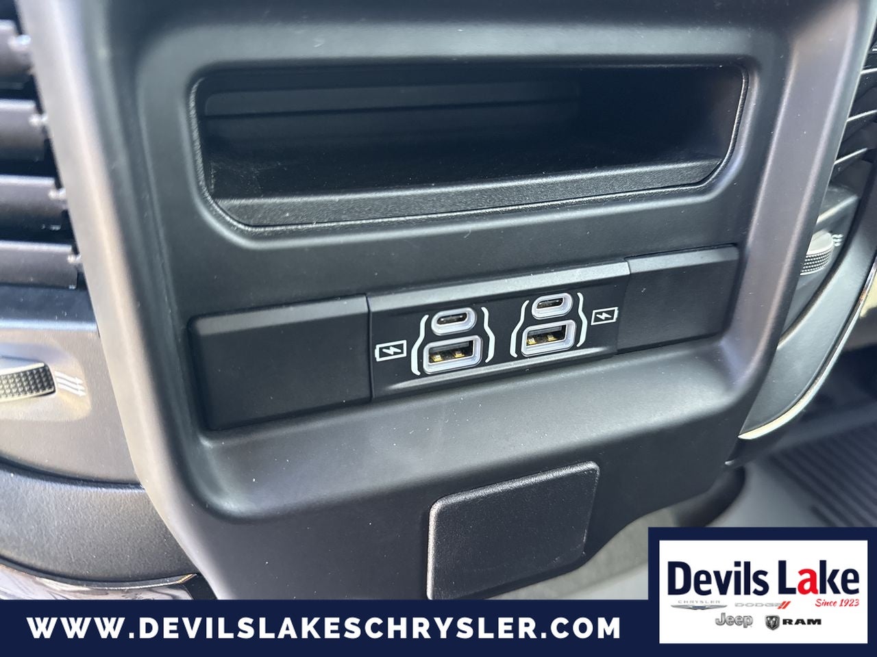 2024 RAM 1500 Big Horn Crew Cab 4x4 5'7' Box