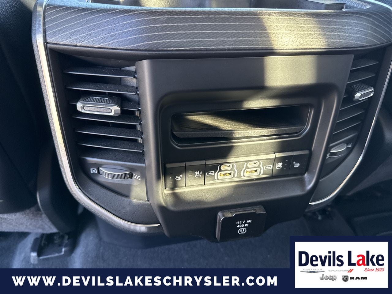 2022 RAM 1500 Limited Crew Cab 4x4 5'7' Box
