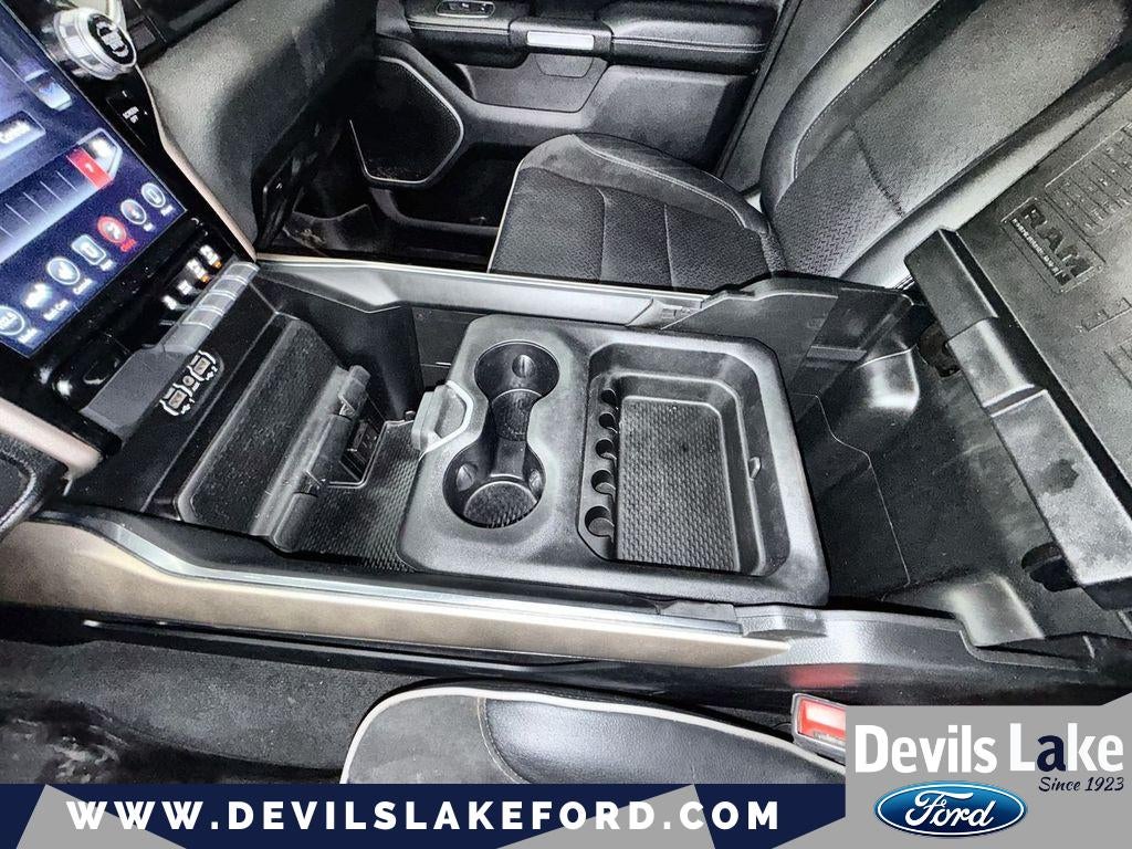 2020 RAM 1500 Laramie Crew Cab 4x4 5'7' Box