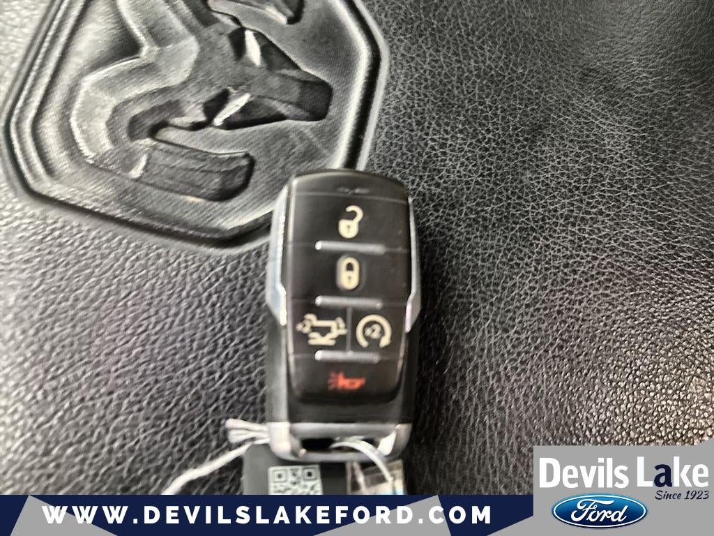 2020 RAM 1500 Laramie Crew Cab 4x4 5'7' Box