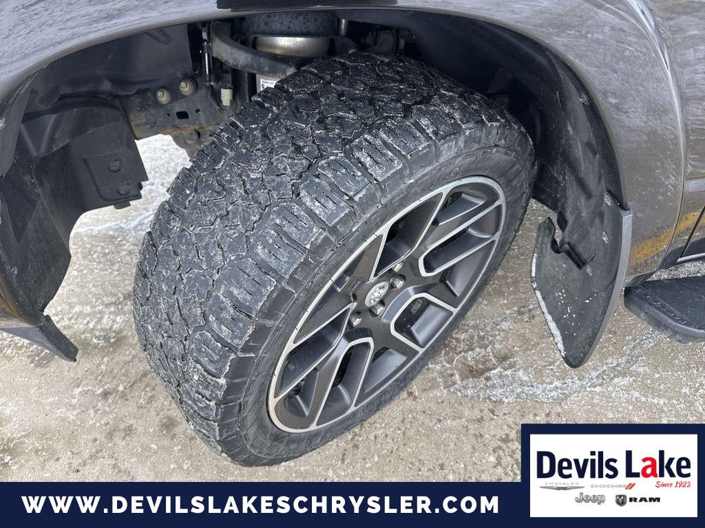 2019 RAM 1500 Laramie Crew Cab 4x4 5'7' Box