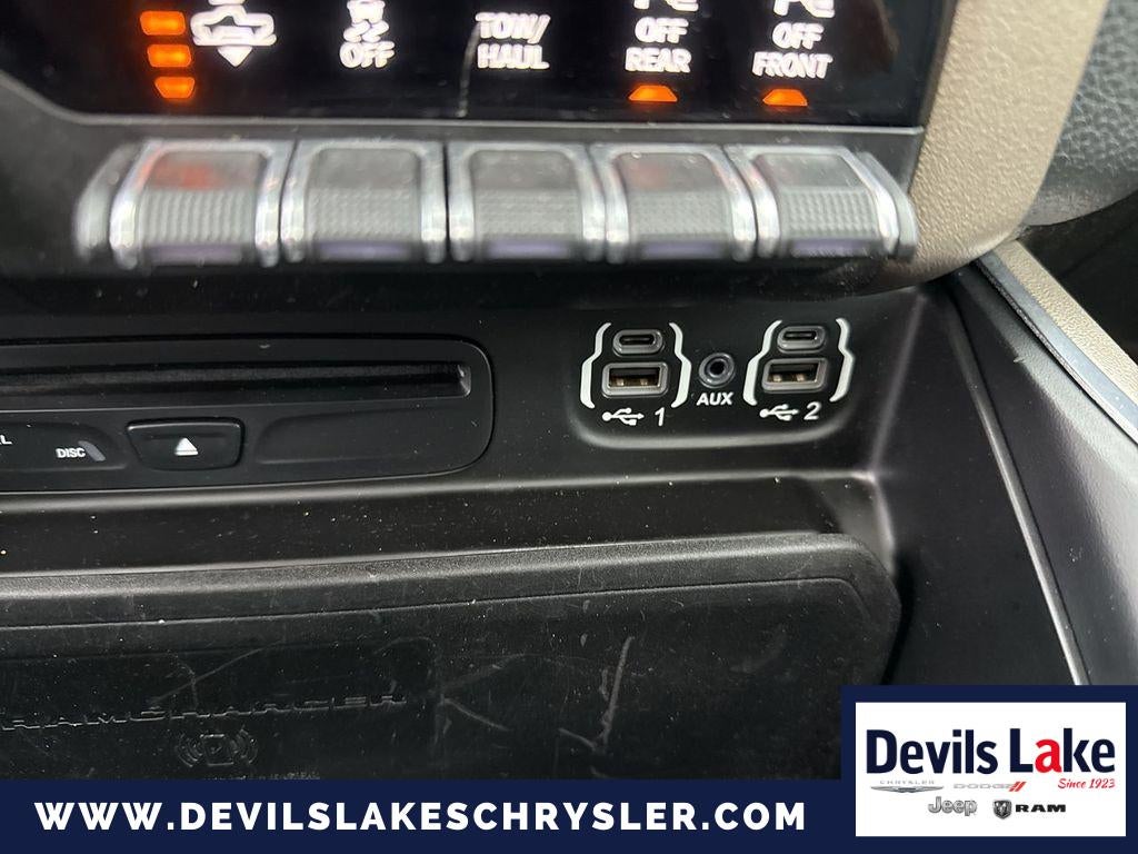 2019 RAM 1500 Laramie Crew Cab 4x4 5'7' Box