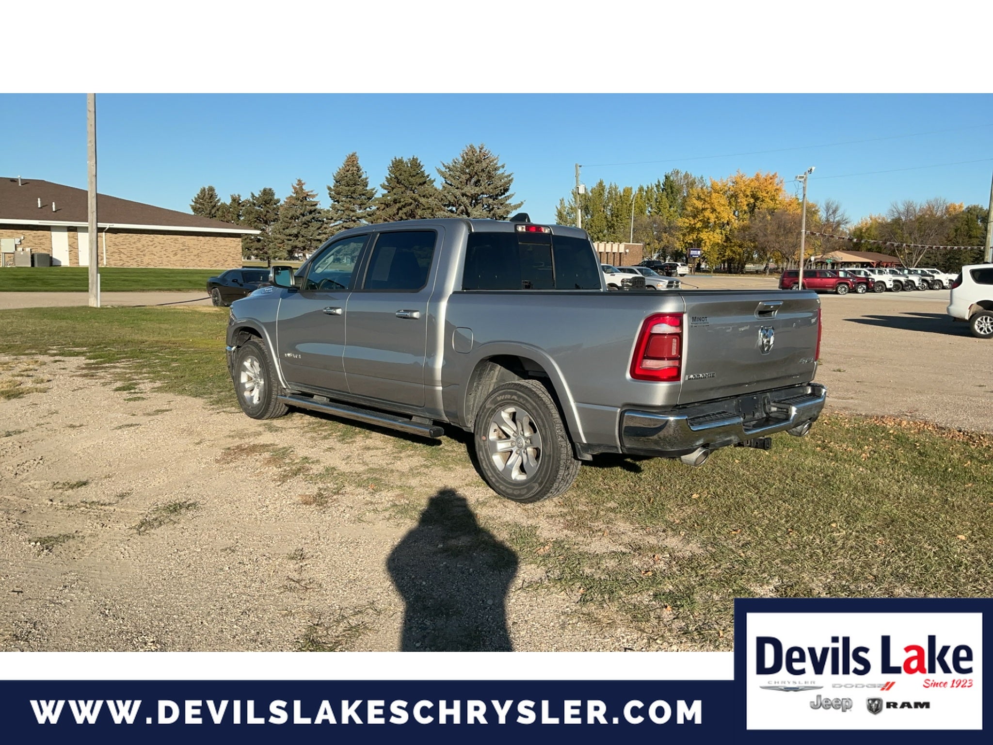 2022 RAM 1500 Laramie Crew Cab 4x4 5'7' Box