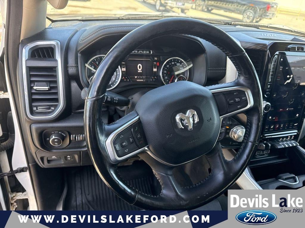 2020 RAM 1500 Laramie Crew Cab 4x4 5'7' Box