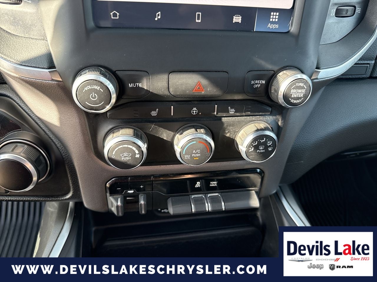 2024 RAM 1500 Big Horn Crew Cab 4x4 6'4' Box