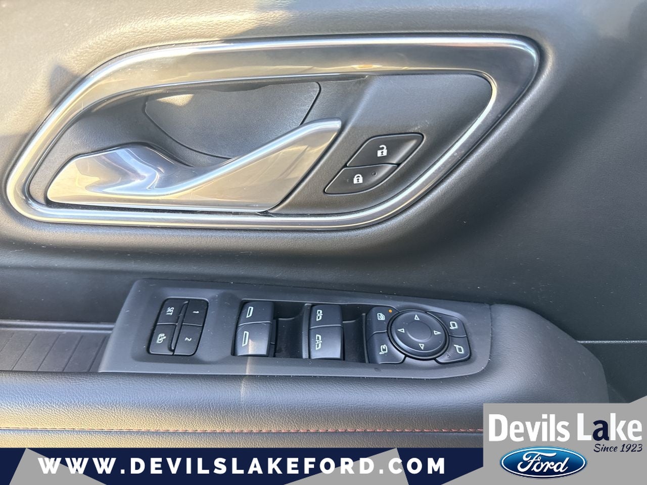 2024 Chevrolet Suburban 4WD RST