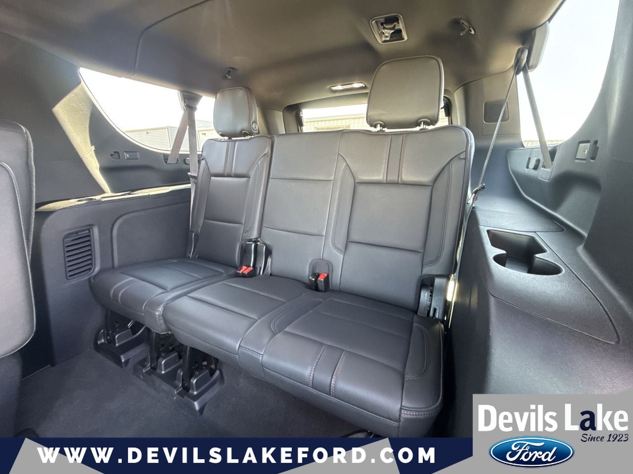 2024 Chevrolet Suburban 4WD RST