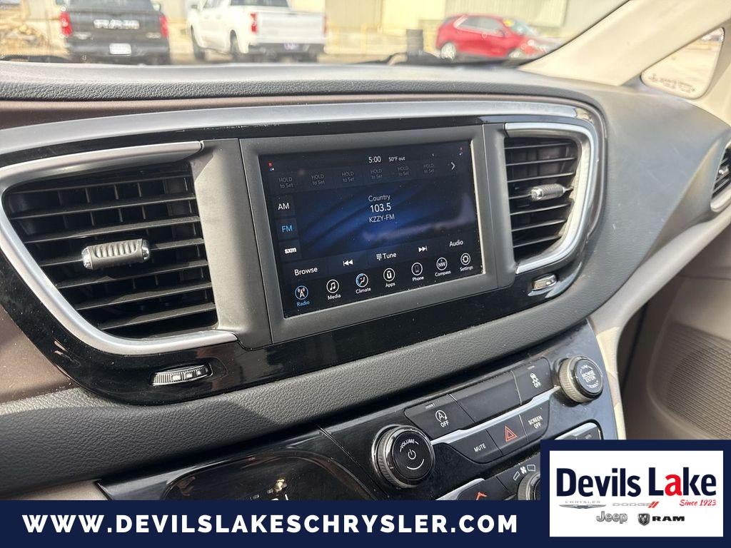 2021 Chrysler Voyager LX