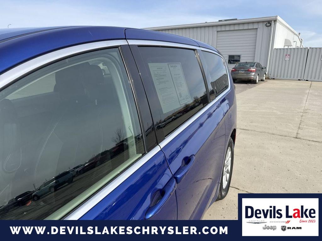 2021 Chrysler Voyager LX