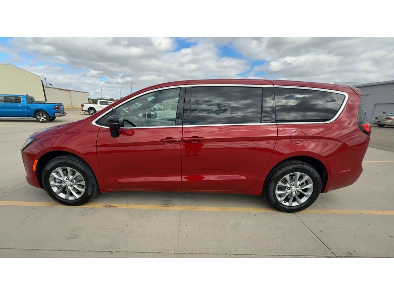 2027 Chrysler Pacifica PACIFICA SELECT AWD